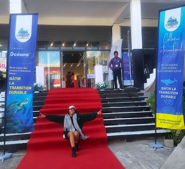 Le colloque international, kakémonos à l'entrée