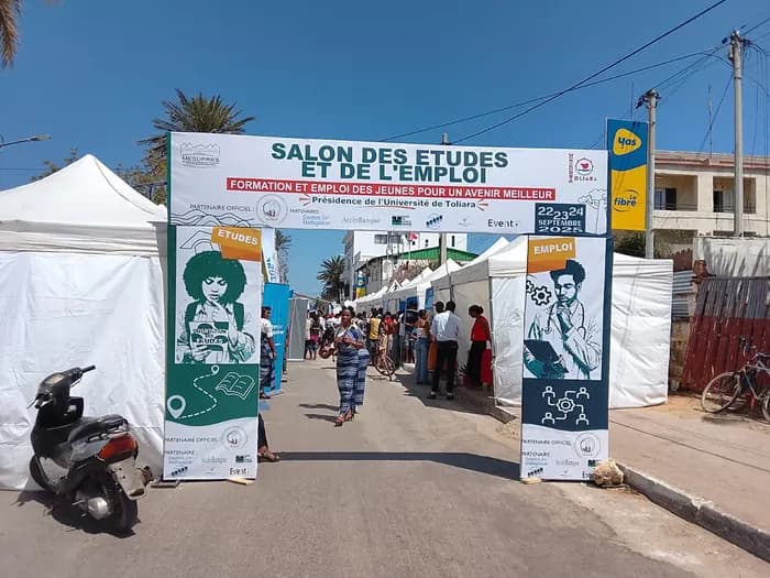L'arche d'entrée du salon